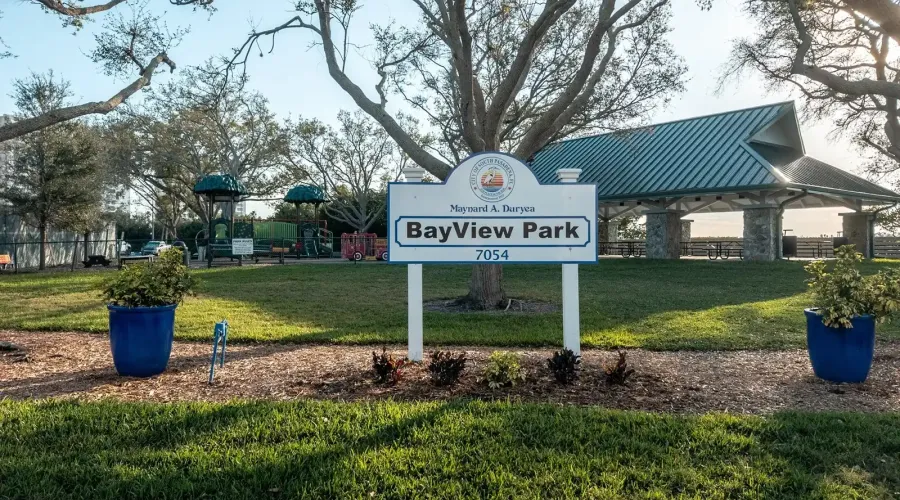 6251 10th Avenue S, Gulfport, Florida, 33707, United States, 4 Bedrooms Bedrooms, 14 Rooms Rooms,2 BathroomsBathrooms,Residential,For Sale,10th Avenue ,2024357