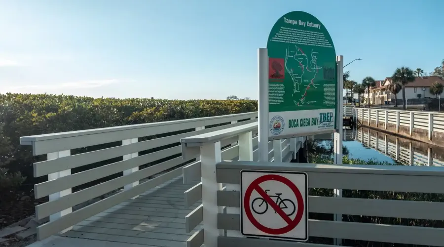 6251 10th Avenue S, Gulfport, Florida, 33707, United States, 4 Bedrooms Bedrooms, 14 Rooms Rooms,2 BathroomsBathrooms,Residential,For Sale,10th Avenue ,2024357