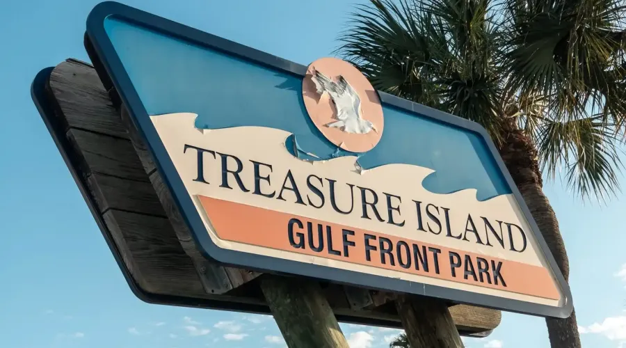 6251 10th Avenue S, Gulfport, Florida, 33707, United States, 4 Bedrooms Bedrooms, 14 Rooms Rooms,2 BathroomsBathrooms,Residential,For Sale,10th Avenue ,2024357