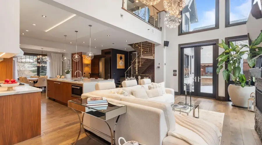 1031 Welwyn Drive, Mississauga, Ontario, L5J 3J2, Canada, 4 Bedrooms Bedrooms, ,5 BathroomsBathrooms,Residential,For Sale,1031 Welwyn Drive,2026832