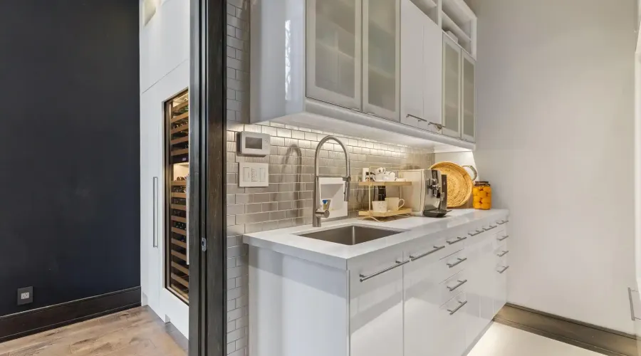 1031 Welwyn Drive, Mississauga, Ontario, L5J 3J2, Canada, 4 Bedrooms Bedrooms, ,5 BathroomsBathrooms,Residential,For Sale,1031 Welwyn Drive,2026832