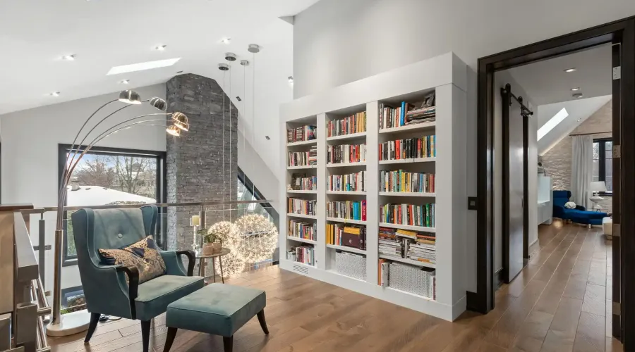 1031 Welwyn Drive, Mississauga, Ontario, L5J 3J2, Canada, 4 Bedrooms Bedrooms, ,5 BathroomsBathrooms,Residential,For Sale,1031 Welwyn Drive,2026832