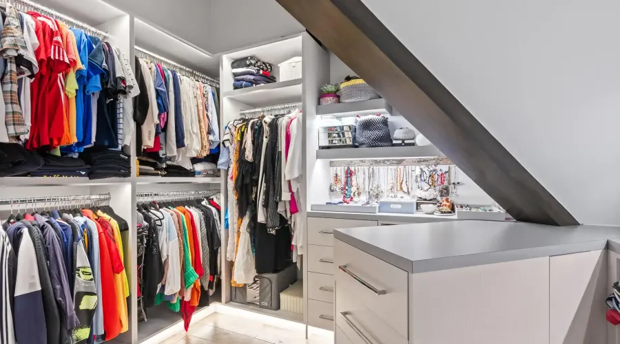 1031 Welwyn Drive, Mississauga, Ontario, L5J 3J2, Canada, 4 Bedrooms Bedrooms, ,5 BathroomsBathrooms,Residential,For Sale,1031 Welwyn Drive,2026832