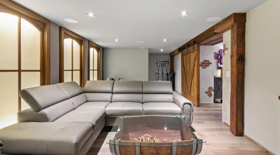 1031 Welwyn Drive, Mississauga, Ontario, L5J 3J2, Canada, 4 Bedrooms Bedrooms, ,5 BathroomsBathrooms,Residential,For Sale,1031 Welwyn Drive,2026832