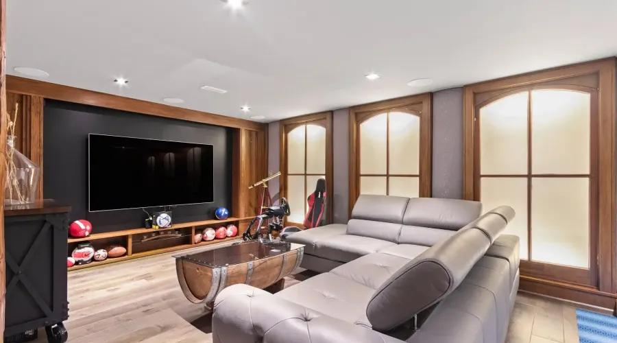 1031 Welwyn Drive, Mississauga, Ontario, L5J 3J2, Canada, 4 Bedrooms Bedrooms, ,5 BathroomsBathrooms,Residential,For Sale,1031 Welwyn Drive,2026832