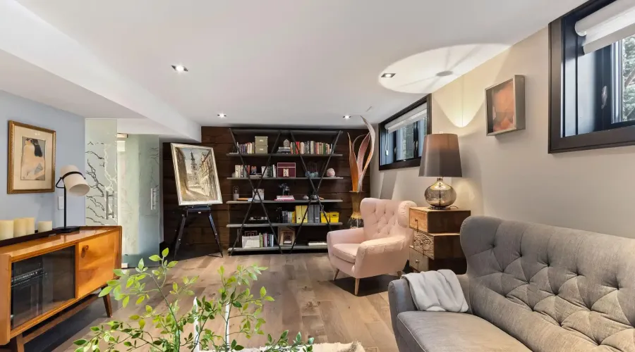 1031 Welwyn Drive, Mississauga, Ontario, L5J 3J2, Canada, 4 Bedrooms Bedrooms, ,5 BathroomsBathrooms,Residential,For Sale,1031 Welwyn Drive,2026832