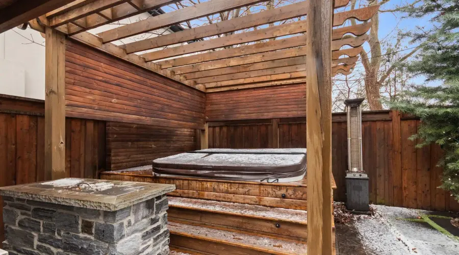 1031 Welwyn Drive, Mississauga, Ontario, L5J 3J2, Canada, 4 Bedrooms Bedrooms, ,5 BathroomsBathrooms,Residential,For Sale,1031 Welwyn Drive,2026832