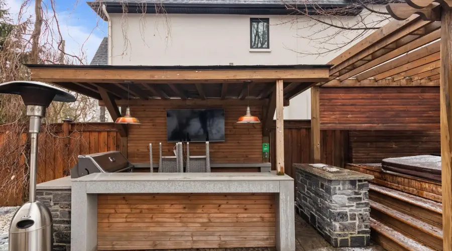 1031 Welwyn Drive, Mississauga, Ontario, L5J 3J2, Canada, 4 Bedrooms Bedrooms, ,5 BathroomsBathrooms,Residential,For Sale,1031 Welwyn Drive,2026832