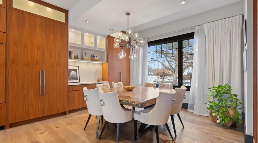 1031 Welwyn Drive, Mississauga, Ontario, L5J 3J2, Canada, 4 Bedrooms Bedrooms, ,5 BathroomsBathrooms,Residential,For Sale,1031 Welwyn Drive,2026832