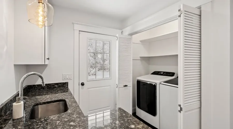 10 Friedenfels Street, Salisbury, Massachusetts, 01952, United States, 4 Bedrooms Bedrooms, 8 Rooms Rooms,3 BathroomsBathrooms,Residential,For Sale,Friedenfels,2027831