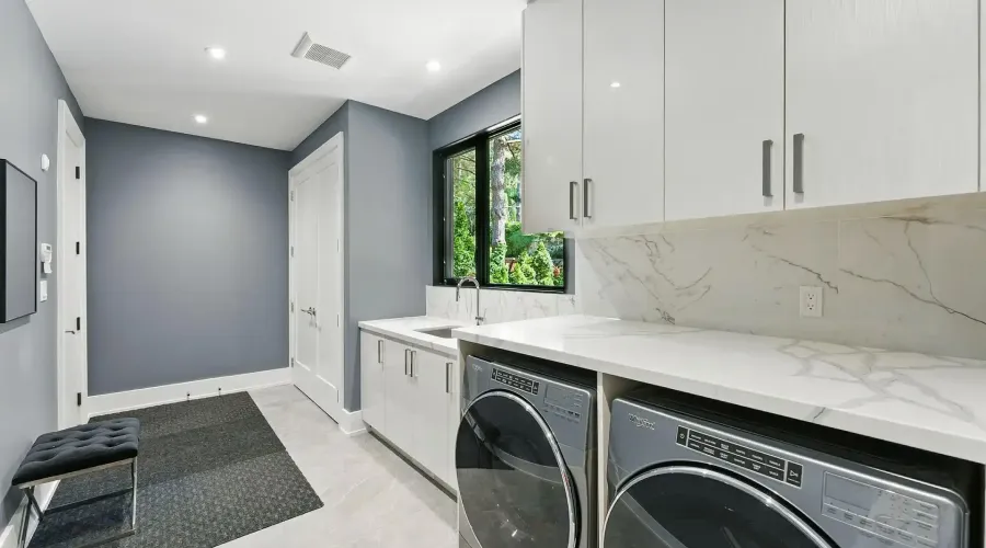 1112 Caldwell Avenue, Mississauga, Ontario, L5H 1Z4, Canada, 4 Bedrooms Bedrooms, ,5 BathroomsBathrooms,Residential,For Sale,1112 Caldwell Avenue,2028646