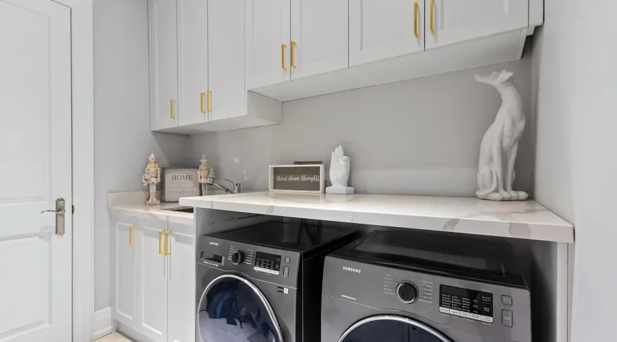 1285 Minnewaska Trail, Mississauga, Ontario, L5G 3S6, Canada, 4 Bedrooms Bedrooms, ,5 BathroomsBathrooms,Residential,For Sale,1285 Minnewaska Trail,2028647