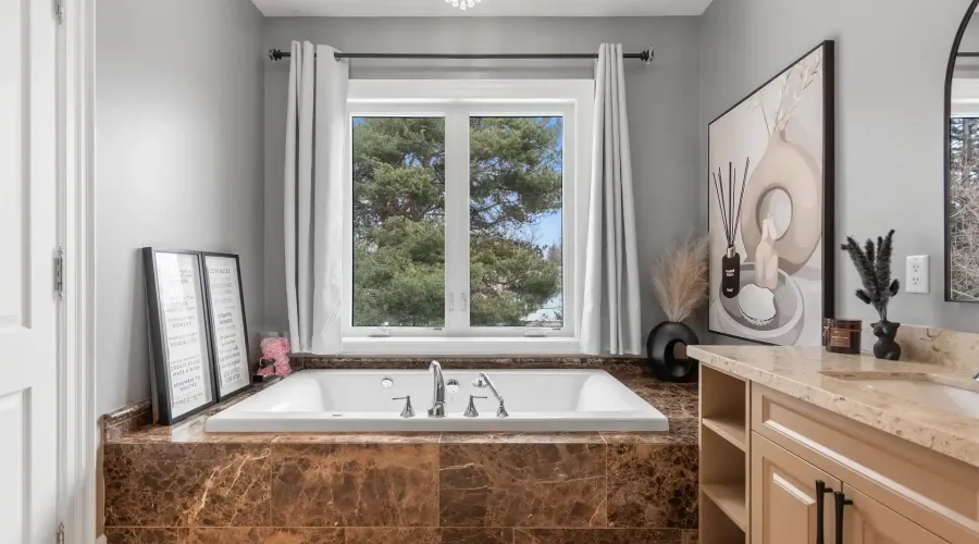 1285 Minnewaska Trail, Mississauga, Ontario, L5G 3S6, Canada, 4 Bedrooms Bedrooms, ,5 BathroomsBathrooms,Residential,For Sale,1285 Minnewaska Trail,2028647