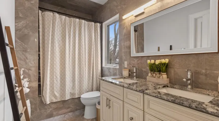 1285 Minnewaska Trail, Mississauga, Ontario, L5G 3S6, Canada, 4 Bedrooms Bedrooms, ,5 BathroomsBathrooms,Residential,For Sale,1285 Minnewaska Trail,2028647