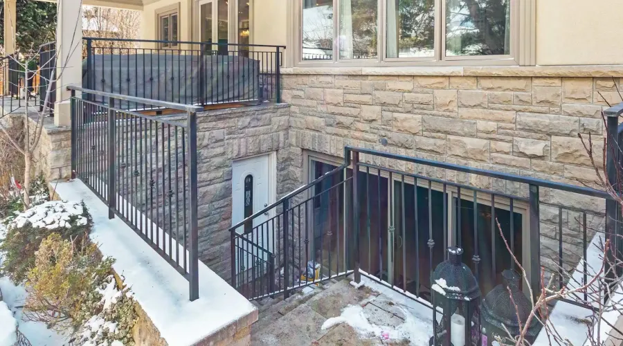 1285 Minnewaska Trail, Mississauga, Ontario, L5G 3S6, Canada, 4 Bedrooms Bedrooms, ,5 BathroomsBathrooms,Residential,For Sale,1285 Minnewaska Trail,2028647