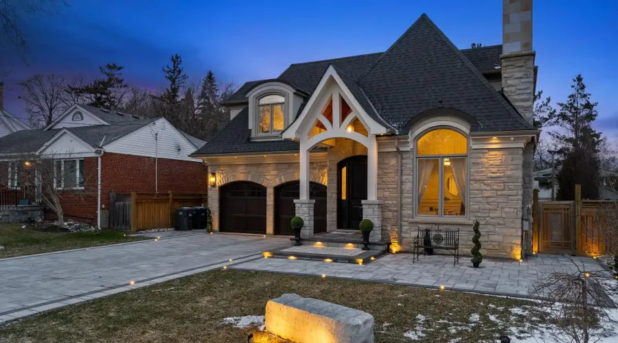 1285 Minnewaska Trail, Mississauga, Ontario, L5G 3S6, Canada, 4 Bedrooms Bedrooms, ,5 BathroomsBathrooms,Residential,For Sale,1285 Minnewaska Trail,2028647