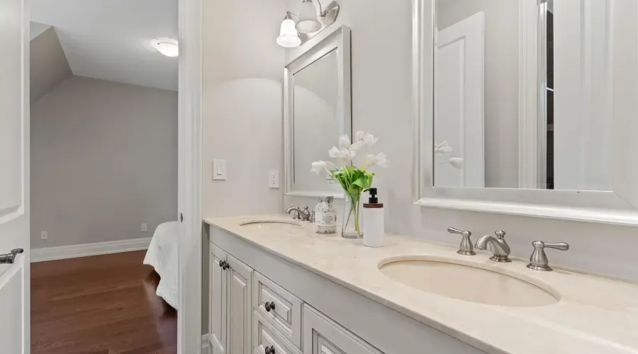 1857 Ivygate Court, Mississauga, Ontario, L5L 0A8, Canada, 4 Bedrooms Bedrooms, ,5 BathroomsBathrooms,Residential,For Sale,1857 Ivygate Court,2030609