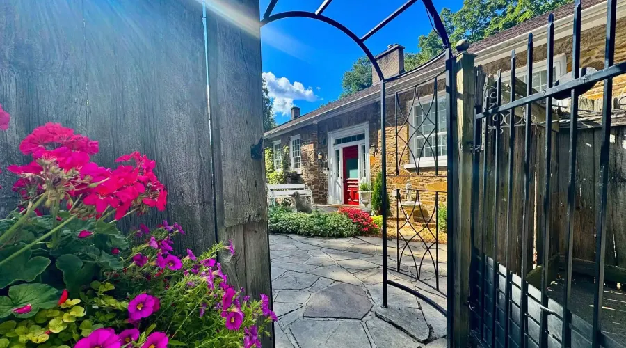 85 Yorkleigh Avenue, Toronto, Ontario, M9P 1Y3, Canada, 3 Bedrooms Bedrooms, ,3 BathroomsBathrooms,Residential,For Sale,85 Yorkleigh Avenue,2030610