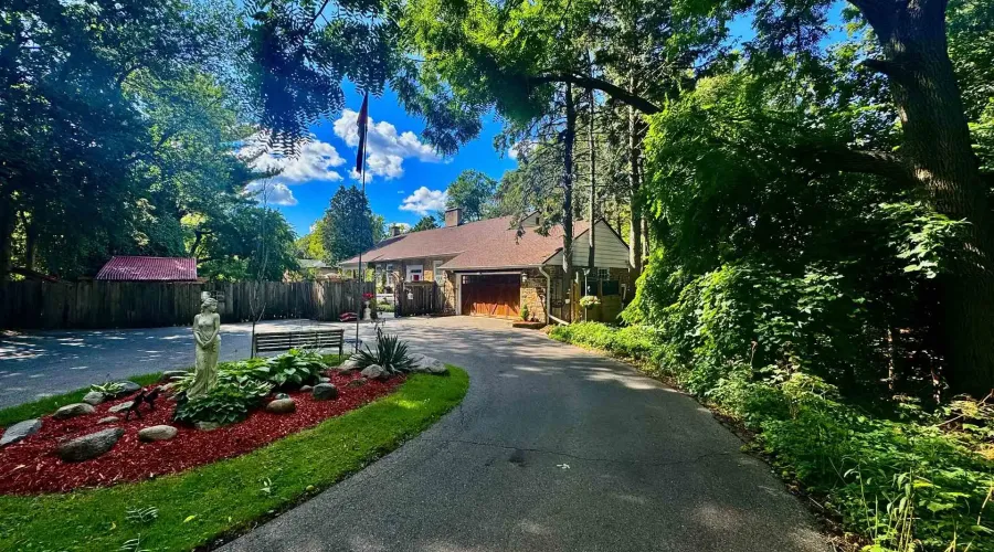 85 Yorkleigh Avenue, Toronto, Ontario, M9P 1Y3, Canada, 3 Bedrooms Bedrooms, ,3 BathroomsBathrooms,Residential,For Sale,85 Yorkleigh Avenue,2030610