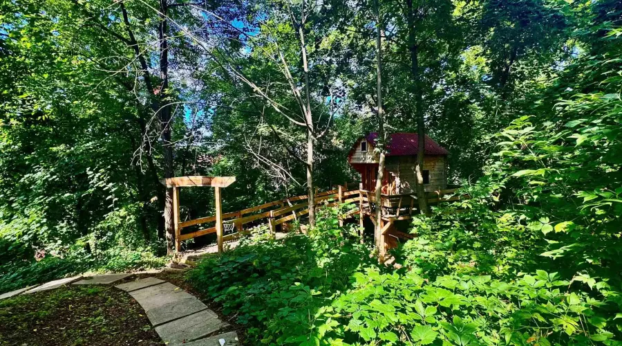 85 Yorkleigh Avenue, Toronto, Ontario, M9P 1Y3, Canada, 3 Bedrooms Bedrooms, ,3 BathroomsBathrooms,Residential,For Sale,85 Yorkleigh Avenue,2030610