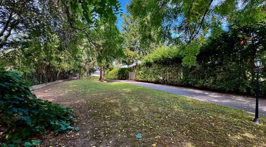 85 Yorkleigh Avenue, Toronto, Ontario, M9P 1Y3, Canada, 3 Bedrooms Bedrooms, ,3 BathroomsBathrooms,Residential,For Sale,85 Yorkleigh Avenue,2030610