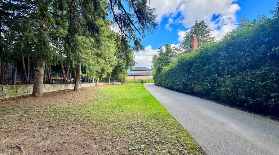 85 Yorkleigh Avenue, Toronto, Ontario, M9P 1Y3, Canada, 3 Bedrooms Bedrooms, ,3 BathroomsBathrooms,Residential,For Sale,85 Yorkleigh Avenue,2030610