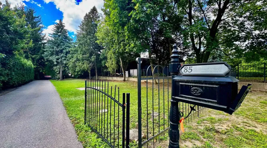 85 Yorkleigh Avenue, Toronto, Ontario, M9P 1Y3, Canada, 3 Bedrooms Bedrooms, ,3 BathroomsBathrooms,Residential,For Sale,85 Yorkleigh Avenue,2030610