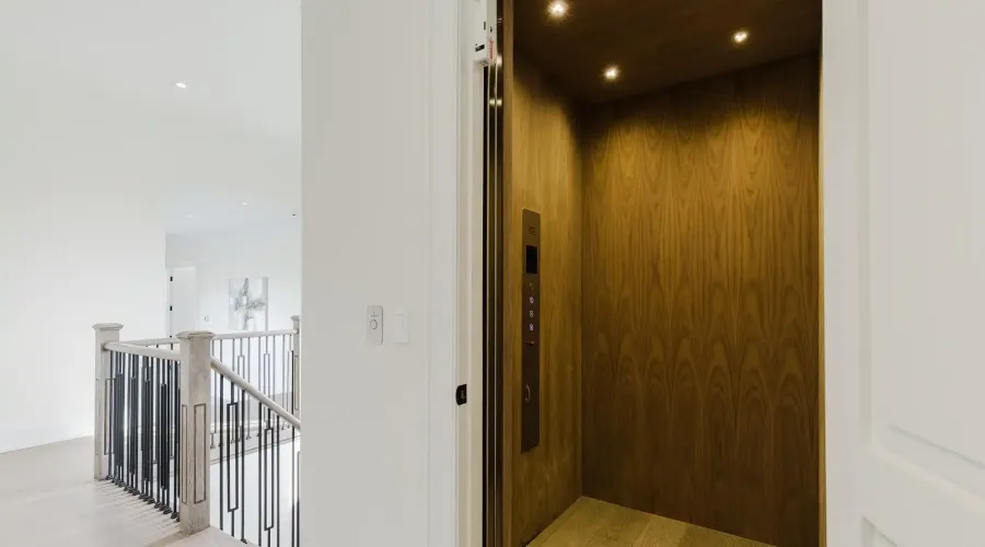 4 Saint Lukes Court, Brampton, Ontario, L6P 1K9, Canada, 6 Bedrooms Bedrooms, ,9 BathroomsBathrooms,Residential,For Sale,4 Saint Lukes Court,2031801