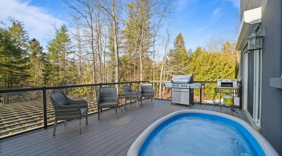 2814 Forks Of The Credit Road, Caledon, Ontario, L7K 2H5, Canada, 4 Bedrooms Bedrooms, ,6 BathroomsBathrooms,Residential,For Sale,2814 Forks Of The Credit Road,2034036