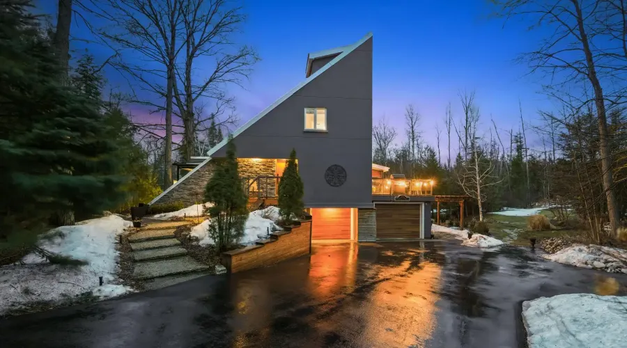 2814 Forks Of The Credit Road, Caledon, Ontario, L7K 2H5, Canada, 4 Bedrooms Bedrooms, ,6 BathroomsBathrooms,Residential,For Sale,2814 Forks Of The Credit Road,2034036