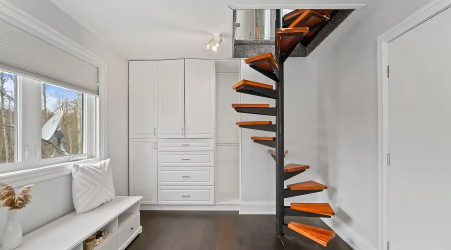 2814 Forks Of The Credit Road, Caledon, Ontario, L7K 2H5, Canada, 4 Bedrooms Bedrooms, ,6 BathroomsBathrooms,Residential,For Sale,2814 Forks Of The Credit Road,2034036