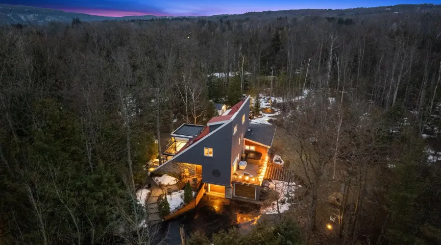 2814 Forks Of The Credit Road, Caledon, Ontario, L7K 2H5, Canada, 4 Bedrooms Bedrooms, ,6 BathroomsBathrooms,Residential,For Sale,2814 Forks Of The Credit Road,2034036