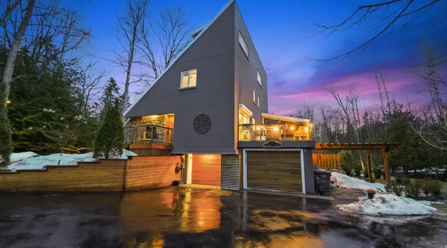 2814 Forks Of The Credit Road, Caledon, Ontario, L7K 2H5, Canada, 4 Bedrooms Bedrooms, ,6 BathroomsBathrooms,Residential,For Sale,2814 Forks Of The Credit Road,2034036