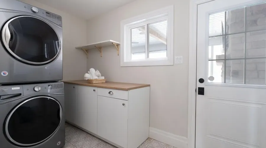 1096 Westbrook Road, Hamilton, Ontario, L0R 2A0, Canada, 7 Bedrooms Bedrooms, ,8 BathroomsBathrooms,Residential,For Sale,1096 Westbrook Road,2036394