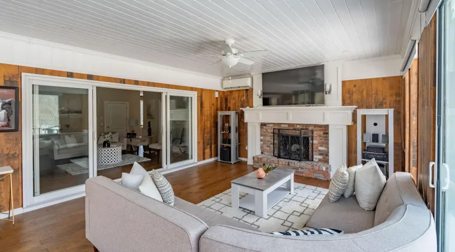 1096 Westbrook Road, Hamilton, Ontario, L0R 2A0, Canada, 7 Bedrooms Bedrooms, ,8 BathroomsBathrooms,Residential,For Sale,1096 Westbrook Road,2036394