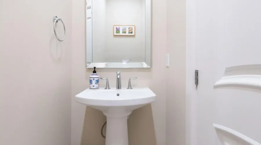 1096 Westbrook Road, Hamilton, Ontario, L0R 2A0, Canada, 7 Bedrooms Bedrooms, ,8 BathroomsBathrooms,Residential,For Sale,1096 Westbrook Road,2036394