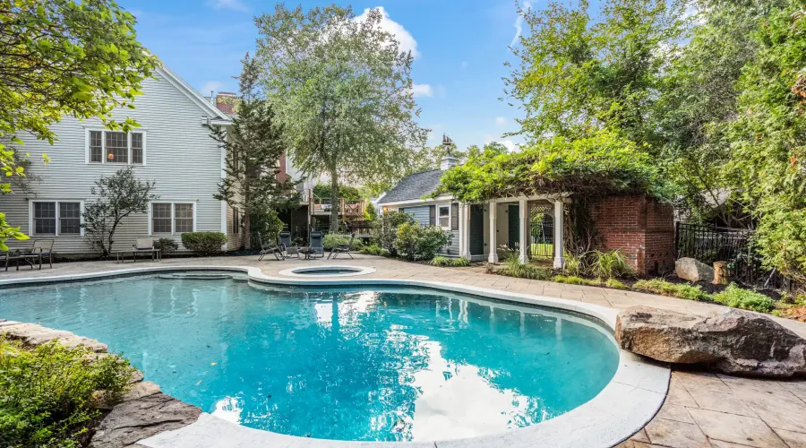 1 Gussett Road, Wenham, Massachusetts, 01984, United States, 5 Bedrooms Bedrooms, 10 Rooms Rooms,5 BathroomsBathrooms,Residential,For Sale,Gussett,2037166