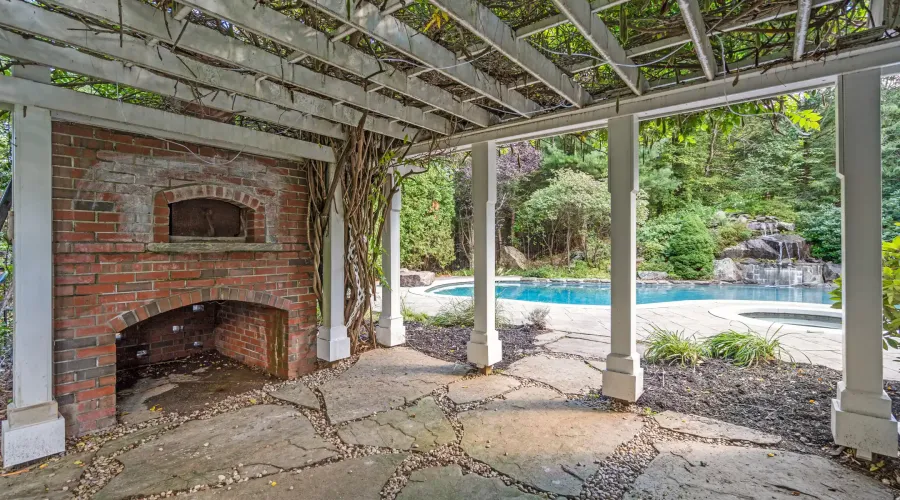 1 Gussett Road, Wenham, Massachusetts, 01984, United States, 5 Bedrooms Bedrooms, 10 Rooms Rooms,5 BathroomsBathrooms,Residential,For Sale,Gussett,2037166