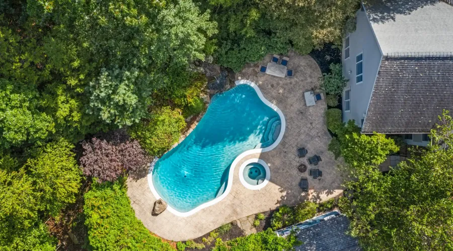 1 Gussett Road, Wenham, Massachusetts, 01984, United States, 5 Bedrooms Bedrooms, 10 Rooms Rooms,5 BathroomsBathrooms,Residential,For Sale,Gussett,2037166