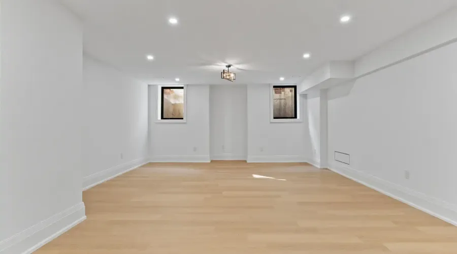 1610 Kenmuir Avenue, Mississauga, Ontario, L5G 4B5, Canada, 5 Bedrooms Bedrooms, ,6 BathroomsBathrooms,Residential,For Sale,1610 Kenmuir Avenue,2041824