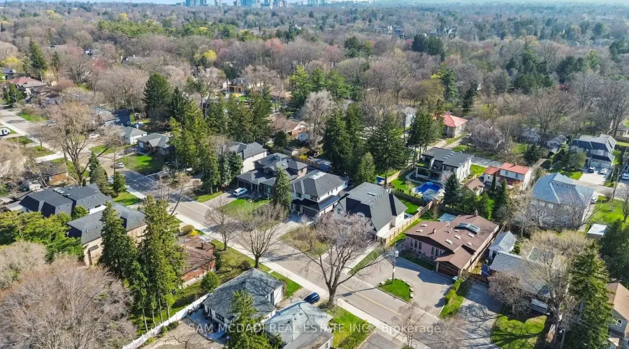 1610 Kenmuir Avenue, Mississauga, Ontario, L5G 4B5, Canada, 5 Bedrooms Bedrooms, ,6 BathroomsBathrooms,Residential,For Sale,1610 Kenmuir Avenue,2041824