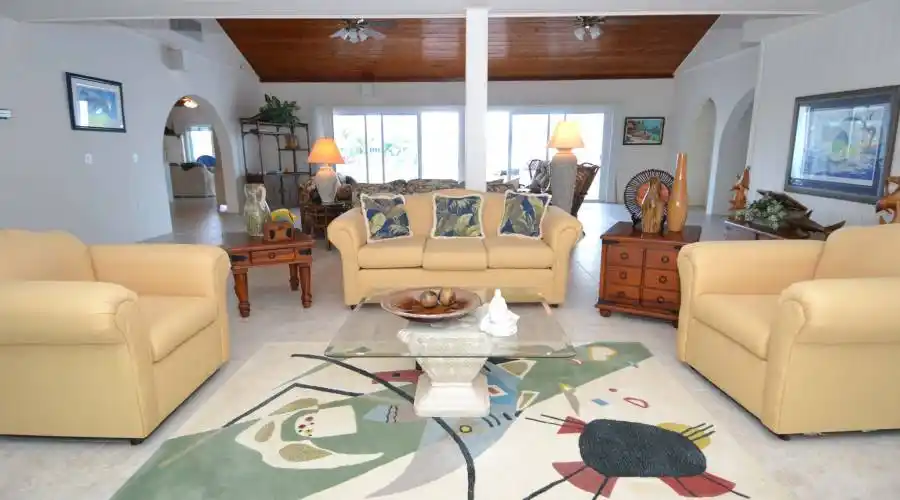Jib-Boom Drive,Treasure Cay,Abaco,Bahamas,5 Bedrooms Bedrooms,4.5 BathroomsBathrooms,Residential,Jib-Boom Drive,202447