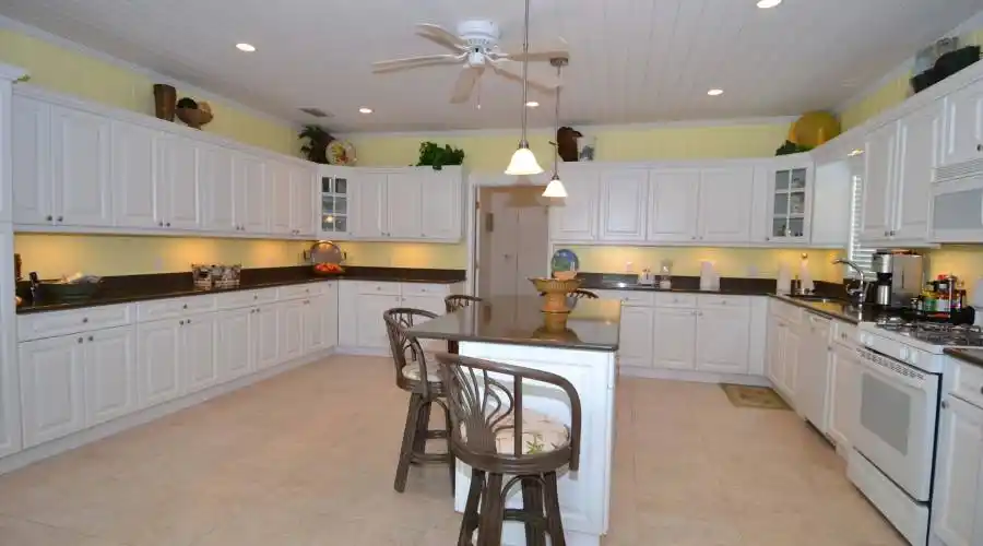 Jib-Boom Drive,Treasure Cay,Abaco,Bahamas,5 Bedrooms Bedrooms,4.5 BathroomsBathrooms,Residential,Jib-Boom Drive,202447