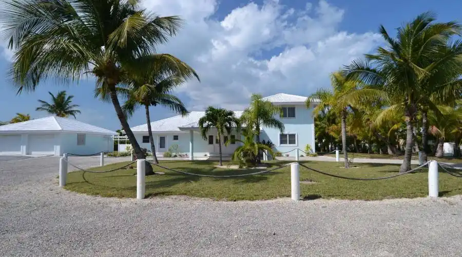 Jib-Boom Drive,Treasure Cay,Abaco,Bahamas,5 Bedrooms Bedrooms,4.5 BathroomsBathrooms,Residential,Jib-Boom Drive,202447