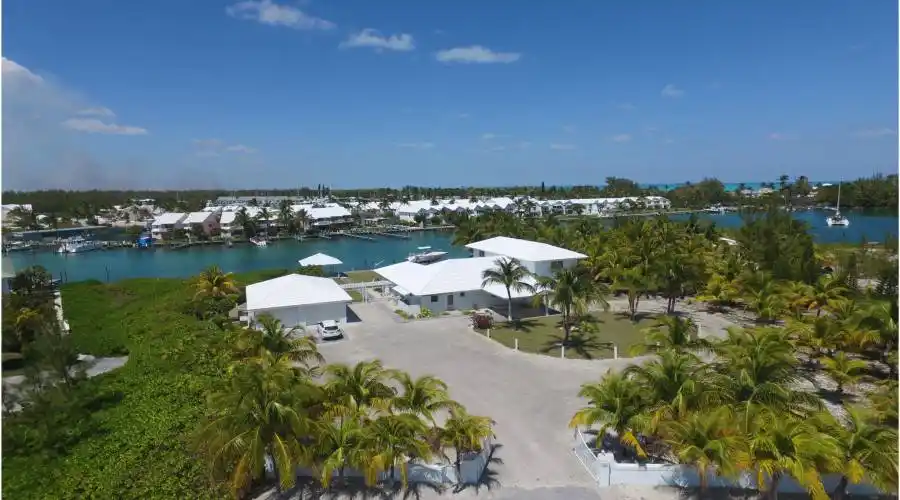 Jib-Boom Drive,Treasure Cay,Abaco,Bahamas,5 Bedrooms Bedrooms,4.5 BathroomsBathrooms,Residential,Jib-Boom Drive,202447