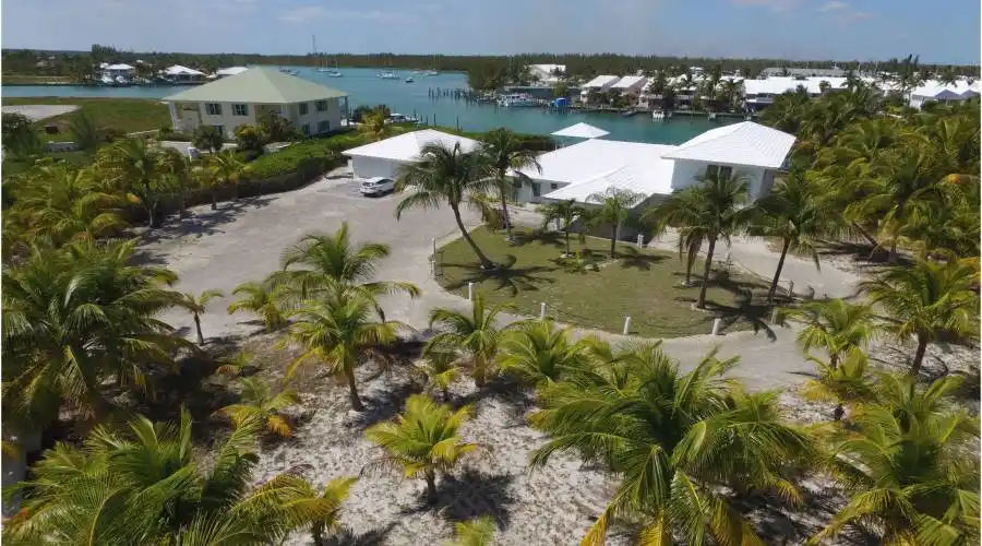 Jib-Boom Drive,Treasure Cay,Abaco,Bahamas,5 Bedrooms Bedrooms,4.5 BathroomsBathrooms,Residential,Jib-Boom Drive,202447