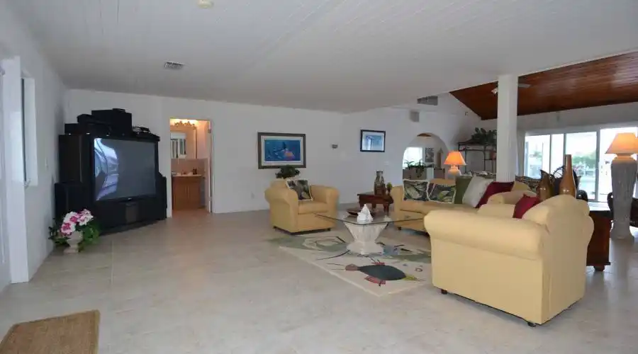 Jib-Boom Drive,Treasure Cay,Abaco,Bahamas,5 Bedrooms Bedrooms,4.5 BathroomsBathrooms,Residential,Jib-Boom Drive,202447