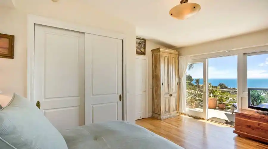 827 Buena Vista Way,Laguna Beach,California 92651,United States,3 Bedrooms Bedrooms,4 Rooms Rooms,2 BathroomsBathrooms,Residential,Buena Vista Way,1,215306