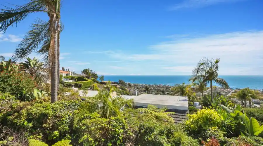 827 Buena Vista Way,Laguna Beach,California 92651,United States,3 Bedrooms Bedrooms,4 Rooms Rooms,2 BathroomsBathrooms,Residential,Buena Vista Way,1,215306