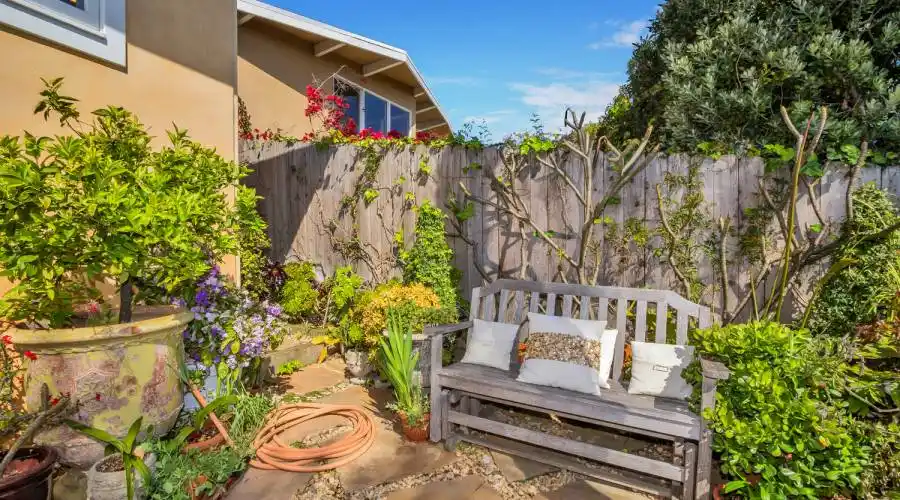 827 Buena Vista Way,Laguna Beach,California 92651,United States,3 Bedrooms Bedrooms,4 Rooms Rooms,2 BathroomsBathrooms,Residential,Buena Vista Way,1,215306